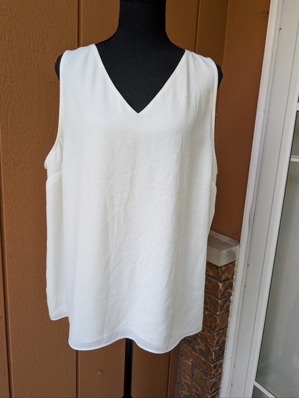 Nine West Cream V-Neck Sleeveless Camisole Womens XXL